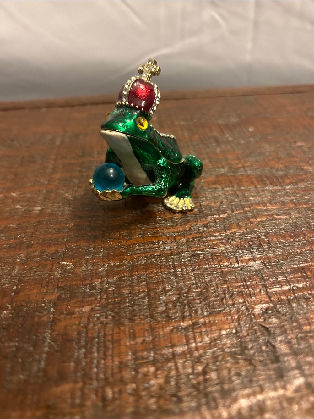 Green frog trinket box